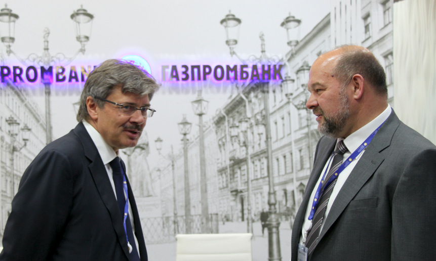 Председатель правления Газпромбанка Андрей Акимов и губернатор Игорь Орлов.