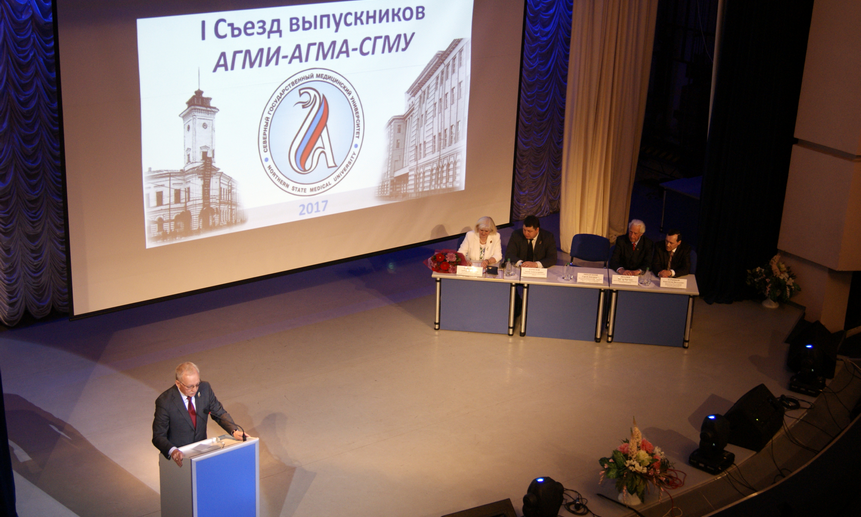 Сергей Эммануилов объявил об областной поддержке вуза.
Фото ИА Регион 29.
