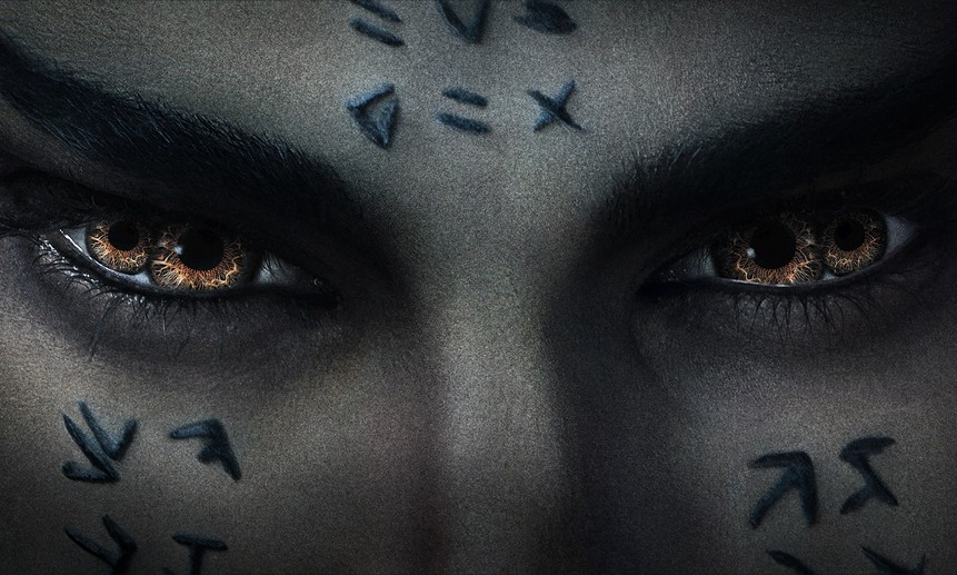 Удвоение числа зрачков – признак связи с демоническим божеством по мнению авторов фильма.
